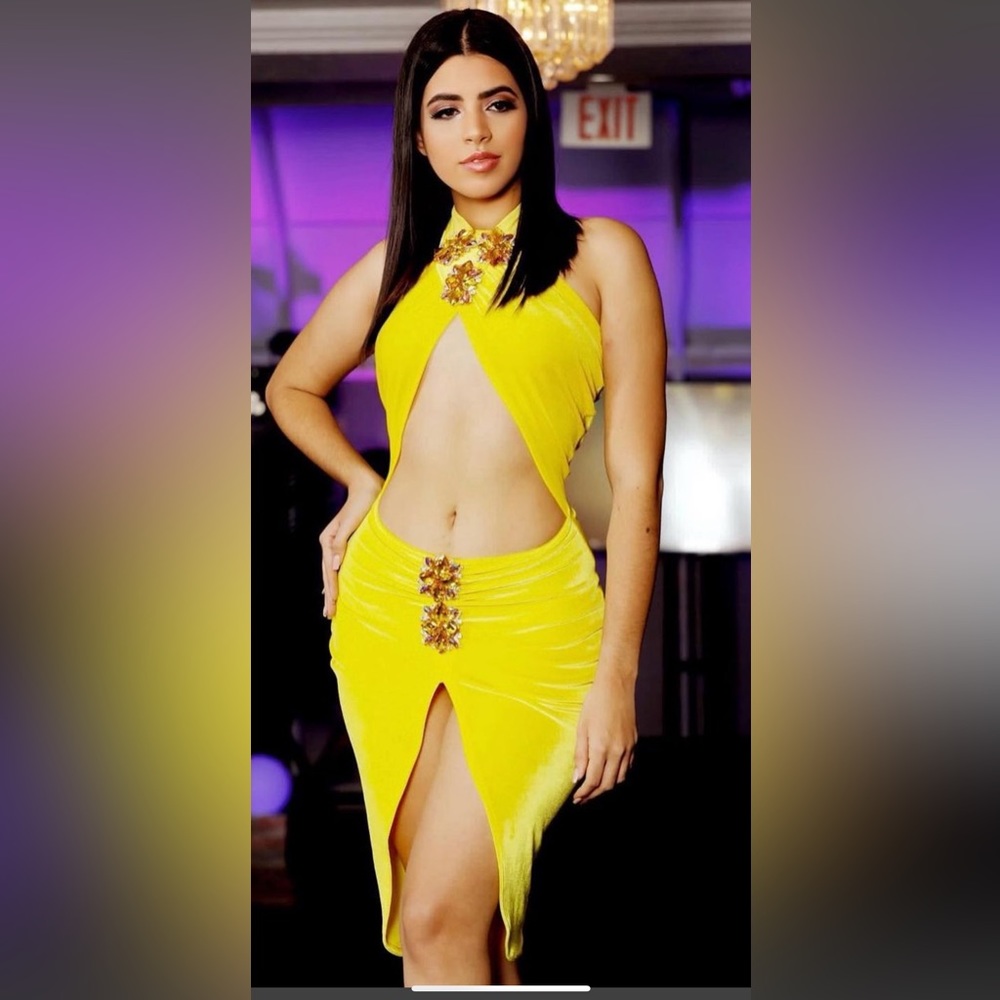 Brand: wild swank, size: s-m, color: yellow, fabric: stretch velour